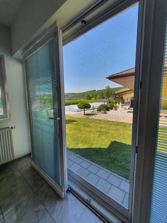Apartman Kurdejov Hustopece Exterior photo