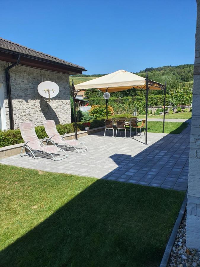 Apartman Kurdejov Hustopece Exterior photo